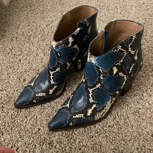 Antonio Melani 8M bootie